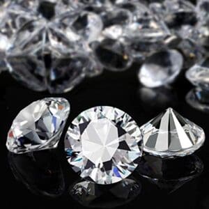A group of diamonds on top of a table.