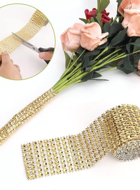 81E22YlzYoS._AC_SL1500_ A roll of gold diamond mesh tape is being cut.